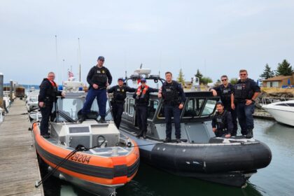 rcmp-help-rescue-12-kayakers,-including-6-children,-off-coast-of-washington-state
