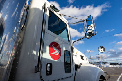 canada-post-union-tables-new-offers-seeking-higher-wages
