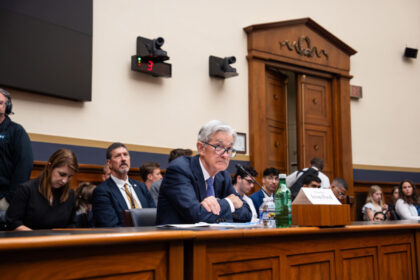 federal-reserve-says-clarity-on-tariffs-will-‘take-some-time’