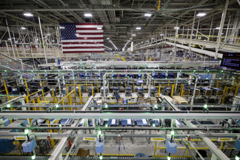 us-manufacturing-surges-to-3-year-high-as-demand-strengthens,-hiring-picks-up