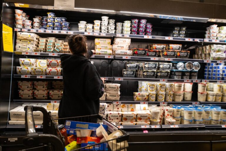 consumer-spending-slows-amid-labor-market-cooling,-tariff-uncertainty:-fitch