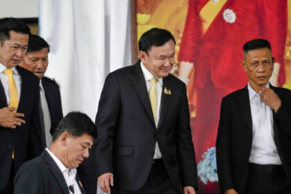 former-thai-prime-minister-cleared-of-insulting-thailand’s-former-king
