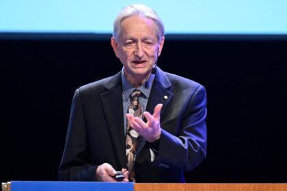 ‘godfather-of-ai’-warns-superintelligent-machines-could-replace-humanity