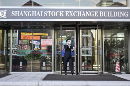 china’s-stock-surge-defies-weak-economy,-raising-fears-of-another-bust:-analysts