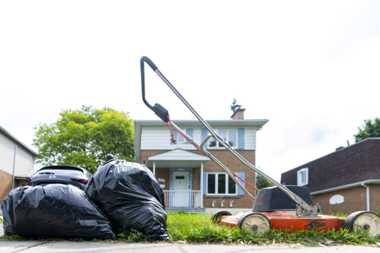 montreal-mayor-hopefuls-promise-to-dump-plan-for-biweekly-garbage-pickup-in-borough