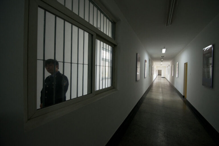 imprisoned-chinese-blogger-appears-frail-but-determined-in-first-visit-with-wife
