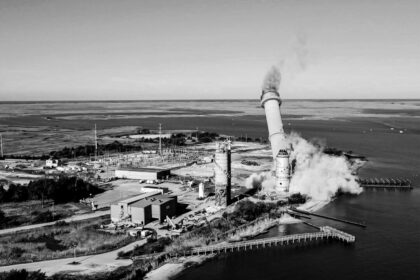 us-energy-chief-vows-to-issue-more-emergency-orders-to-keep-coal-,-gas-fired-plants-open