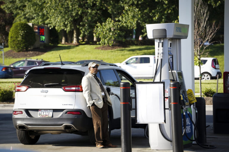 labor-day-gas-prices-lowest-since-2020,-new-analysis-finds