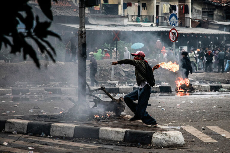 motorist-killed,-protestors-injured-in-demonstrations-against-indonesian-mps’-housing-allowance