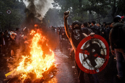 anti-government-rioting-in-indonesia-spreads-across-the-country