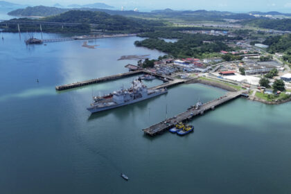 us-warships-pass-through-panama-canal-toward-southern-caribbean
