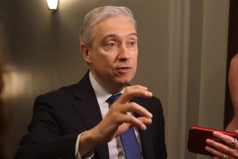 finance-minister-says-cra-not-meeting-standard-with-service-delays,-wants-action