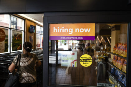 us-job-hopping-cools-as-openings-stall,-pay-gains-disappoint