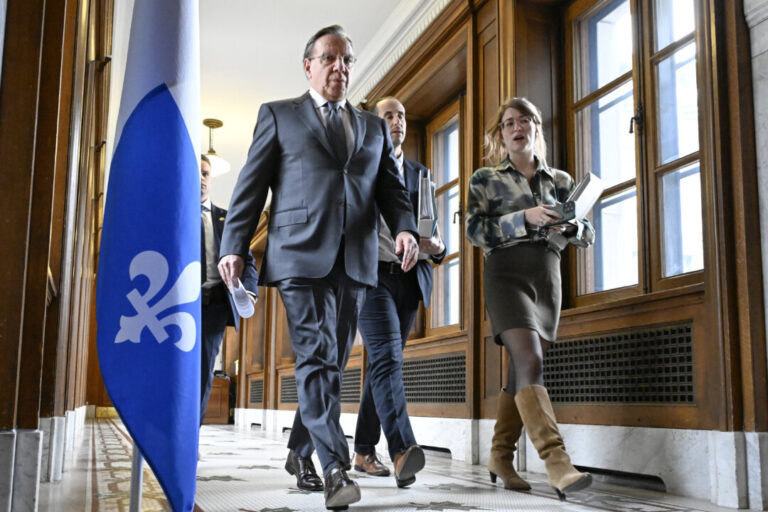 quebec-premier-to-shuffle-cabinet-next-week,-delay-start-of-legislative-session