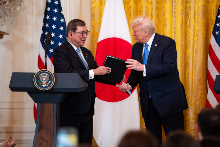 trump-signs-order-implementing-trade-deal-with-japan
