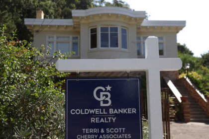 us-investor-home-purchases-post-biggest-drop-since-2023:-redfin