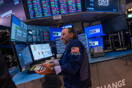 wall-street-review:-stocks-largely-higher-amid-fed-rate-cut-expectations