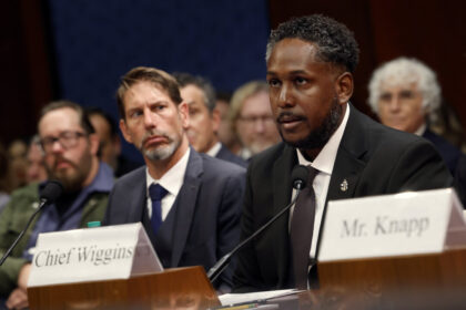 military-officials-describe-ufo-sightings,-demand-government-transparency