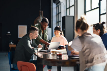most-us-firms-still-embrace-hybrid-work-week:-report