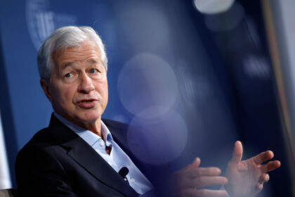 jpmorgan’s-ceo-says-us-economy-is-weakening-after-big-jobs-revision