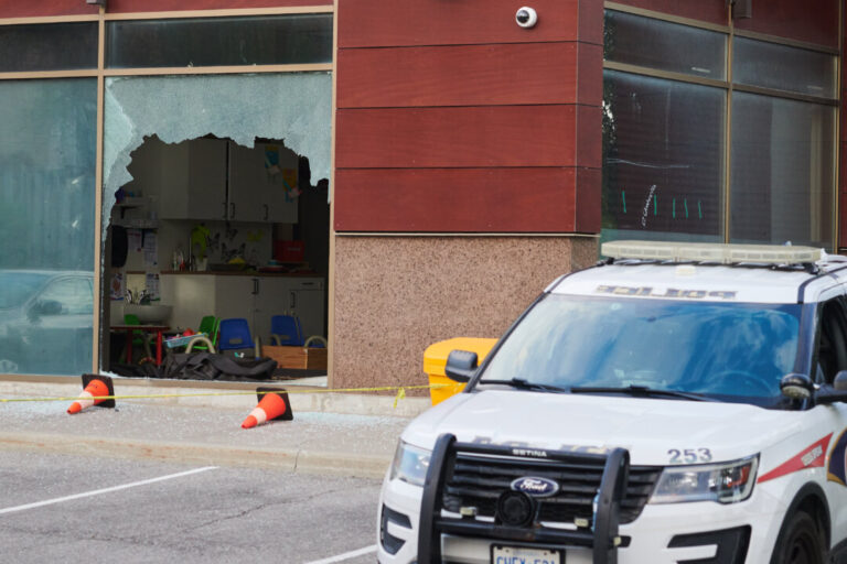 1-child-dead,-6-injured-after-vehicle-drives-into-daycare:-york-regional-police