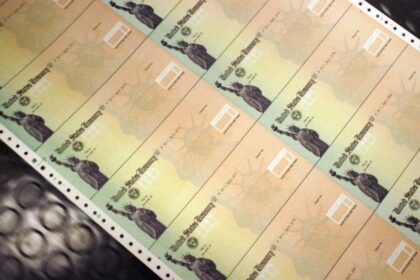 social-security-cost-of-living-adjustment-will-be-slightly-higher-than-last-year’s,-group-predicts