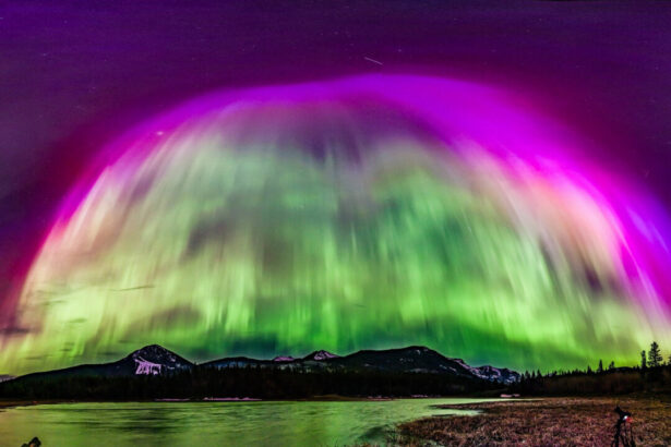 ‘it-was-360-degrees’:-calgary-photographer-captures-auroras-in-all-directions-as-solar-storms-herald-‘pole-excursion’