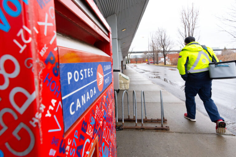 canada-post-union-to-lift-overtime-ban,-end-flyer-delivery