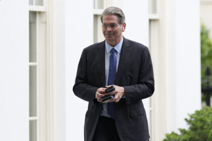 us,-china-delegations-leave-madrid-palace-after-talks-on-tiktok,-trade