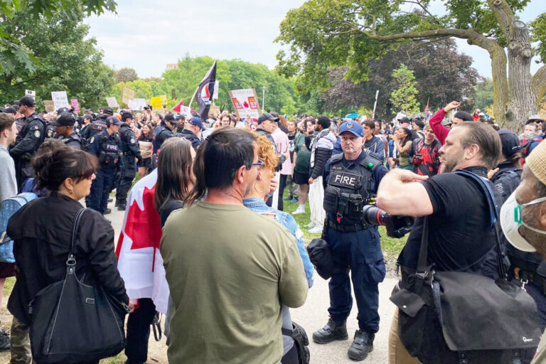 toronto-police-arrest-10-people-during-competing-rallies-on-immigration