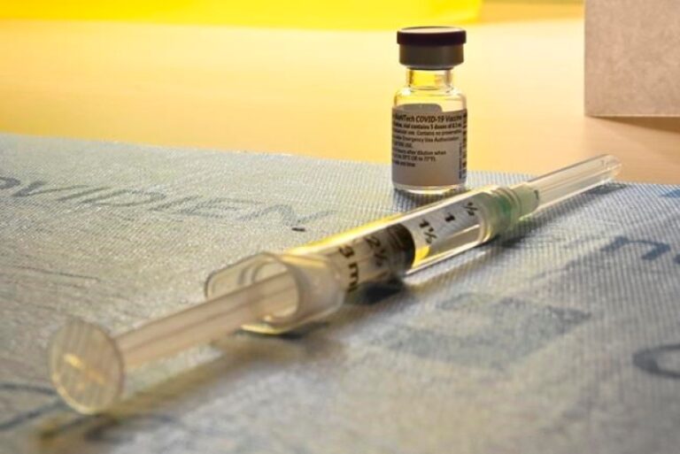 ottawa-shifts-vaccine-injury-program-from-private-firm-to-public-health-agency-amid-concerns