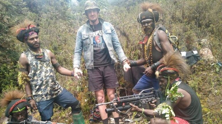 2-australians-charged-with-firearms-trafficking-linked-to-kidnapping-of-new-zealand-pilot