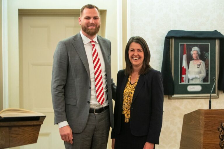 alberta’s-smith-directs-jobs-minister-to-seek-more-provincial-control-over-immigration