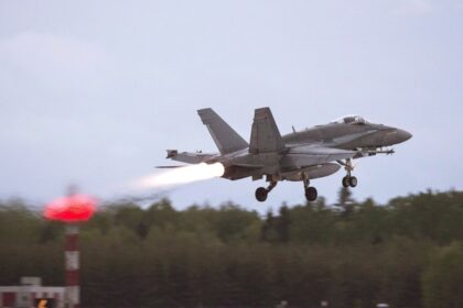 norad-fighter-jets-respond-to-bomb-threats-aboard-flights-landing-in-calgary