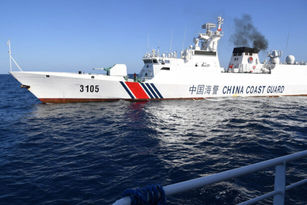 chinese-coast-guard-fires-water-cannons-at-philippine-ships-in-south-china-sea