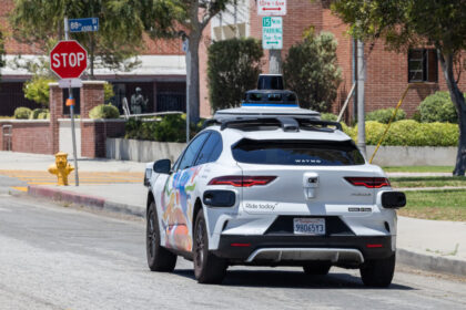 waymo-partners-with-via-to-add-robotaxis-to-phoenix-suburb’s-public-transit
