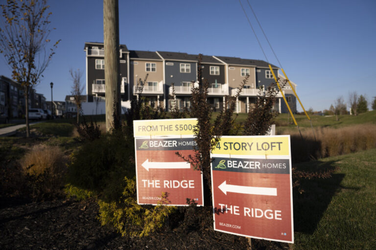 us-housing-supply-in-august-drops-most-in-2-years-as-rate-decline-continues