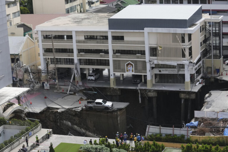 bangkok-road-collapse-creates-sinkhole-disrupting-traffic-and-prompting-evacuations