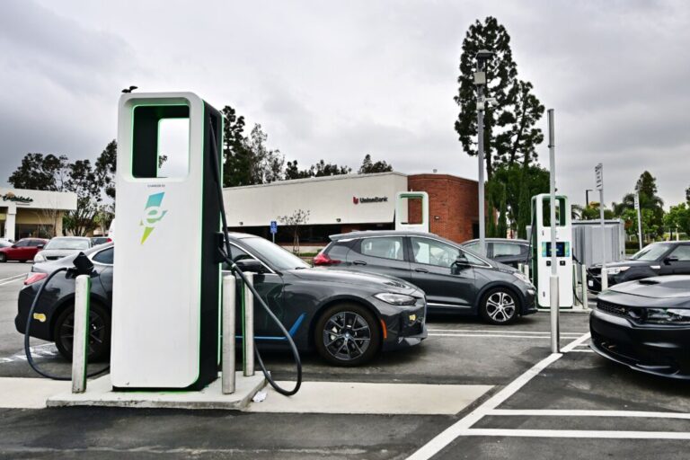 us-auto-sales-rise-6-percent-in-september;-evs-hit-record