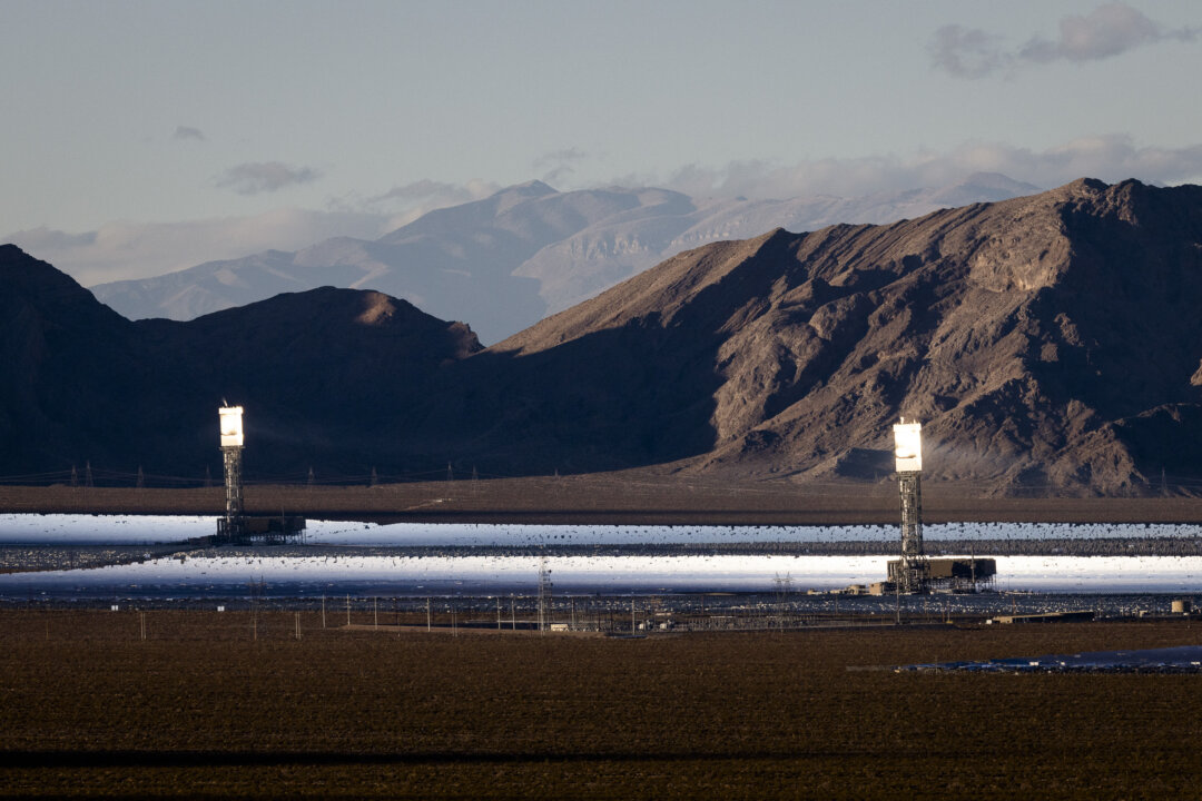 mojave-desert-solar-plant-once-hailed-as-a-marvel-will-close-as-a-glowing-relic