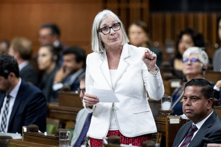 jobs-minister-urges-canada-post-to-table-new-offer-to-striking-union
