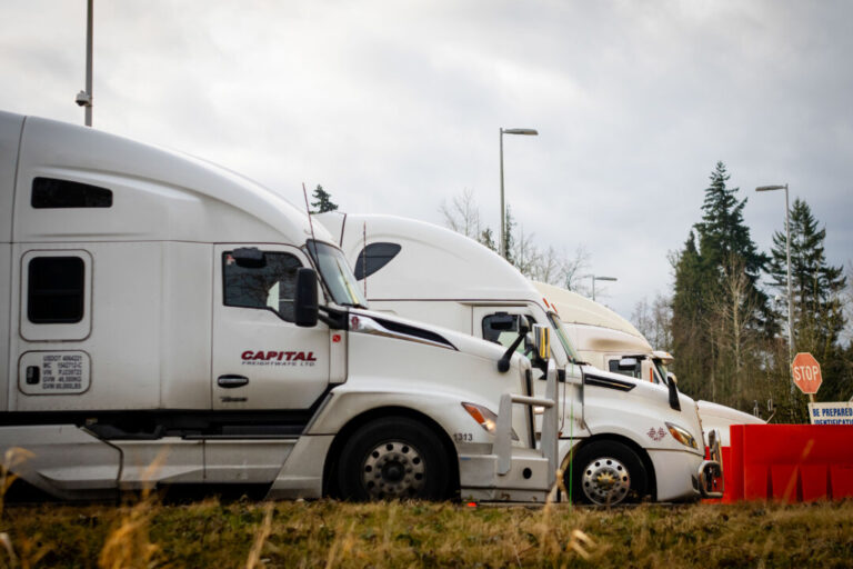 system-outage-delays-commercial-truck-drivers-at-canada-us-border