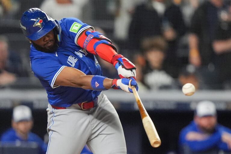 blue-jays-beat-yankees-5-2-in-game-4-to-reach-first-alcs-since-2016