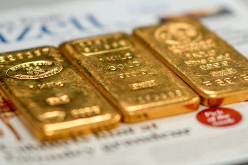 goldman-sachs-lifts-gold-forecast-to-$4,900-on-strong-etf-inflows,-central-bank-buying
