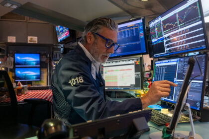 wall-street-review:-investor-rotation-triggers-tech-stock-sell-off