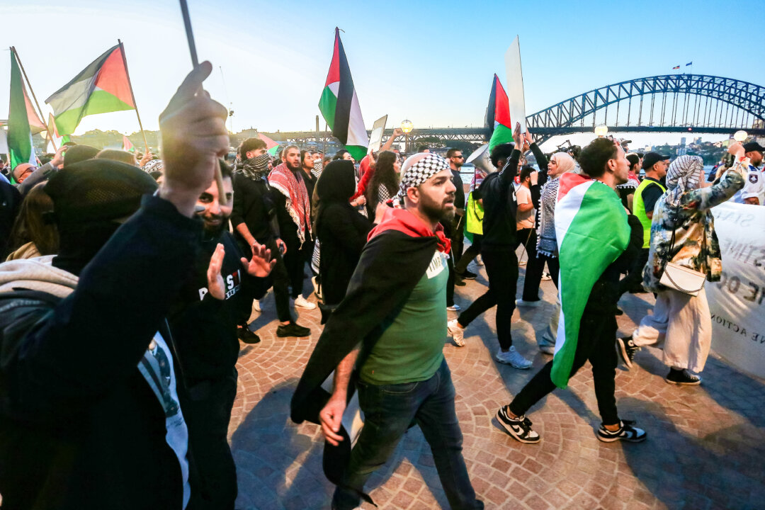 nsw-premier-will-not-light-up-the-sydney-opera-house-in-palestinian-colours