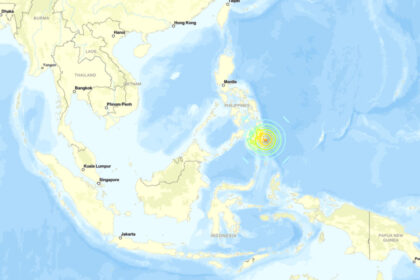 strong-7.6-magnitude-earthquake-strikes-off-southern-philippines,-tsunami-warning-issued