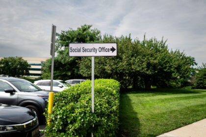 gen-x-workers-staring-down-a-‘retirement-crisis,’-apollo-chief-economist-warns