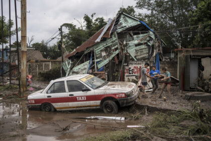 nearly-40-dead-after-torrential-rain-causes-flooding,-landslides-in-mexico