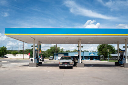 christmas-day-gas-prices-could-hit-$2.79:-gasbuddy